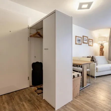 Haus Lorez B-5 Apartment